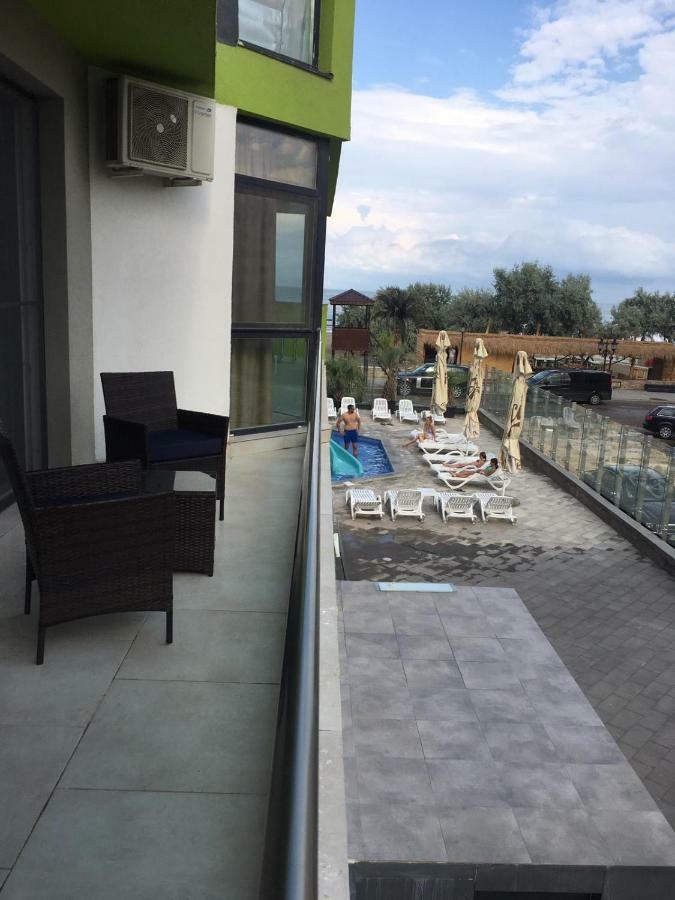 Umi Apartment Alezzi Resort นาโวดาริ ภายนอก รูปภาพ