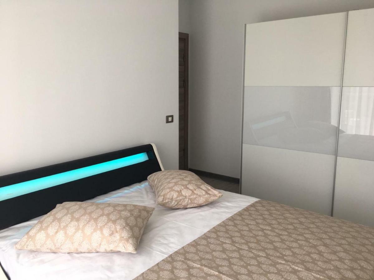 Umi Apartment Alezzi Resort นาโวดาริ ภายนอก รูปภาพ