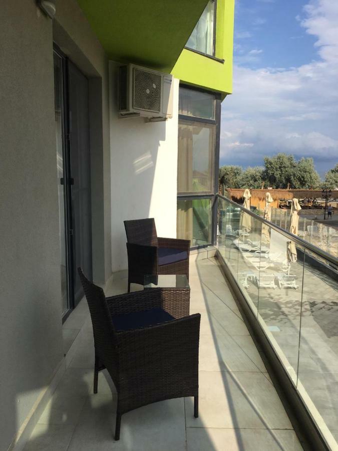 Umi Apartment Alezzi Resort นาโวดาริ ภายนอก รูปภาพ