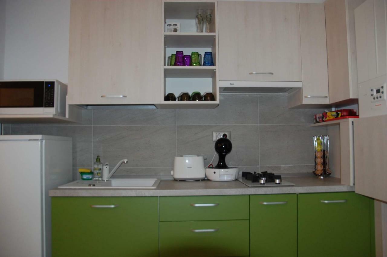 Umi Apartment Alezzi Resort นาโวดาริ ภายนอก รูปภาพ